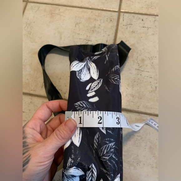 NIB NO TAG Black & White Floral Nylon Crossbody Shoulder Bag Multi-Zip Pockets - Picture 12 of 12